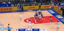 連續吃癟！克里斯先是籃下被李炎哲大帽&又被李炎哲生斷